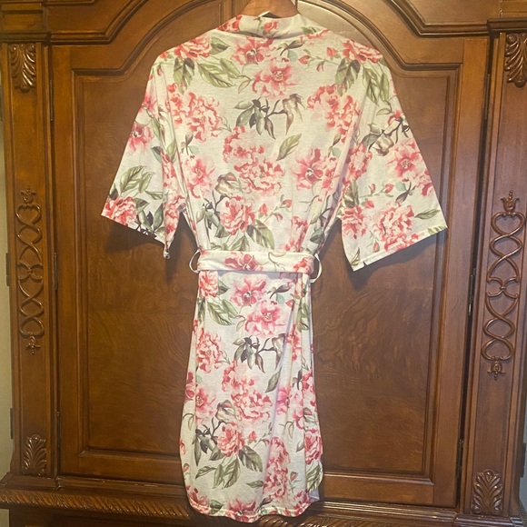 Show Me Your MuMu Pink Floral Robe - Picture 9 of 9